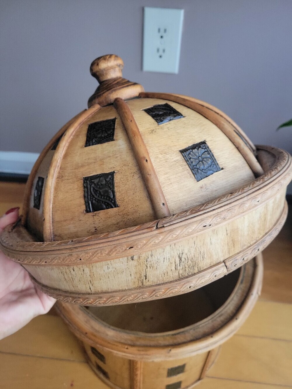 RARE VINTAGE WOODEN BUCKET CANISTER CYLINDER SHAPE LID DESIGN FLOWERS METAL 15.5 - Picture 12 of 16